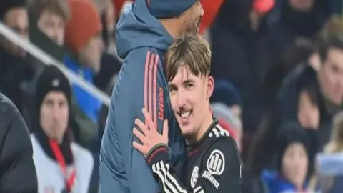 真相揭晓：萨拉赫争议判决，铁粉与高层联手力挺斯洛特，悬念再燃！